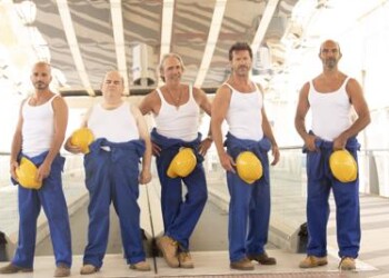 Ward e Conticini nudi sul palco per ‘The Full Monty’ 