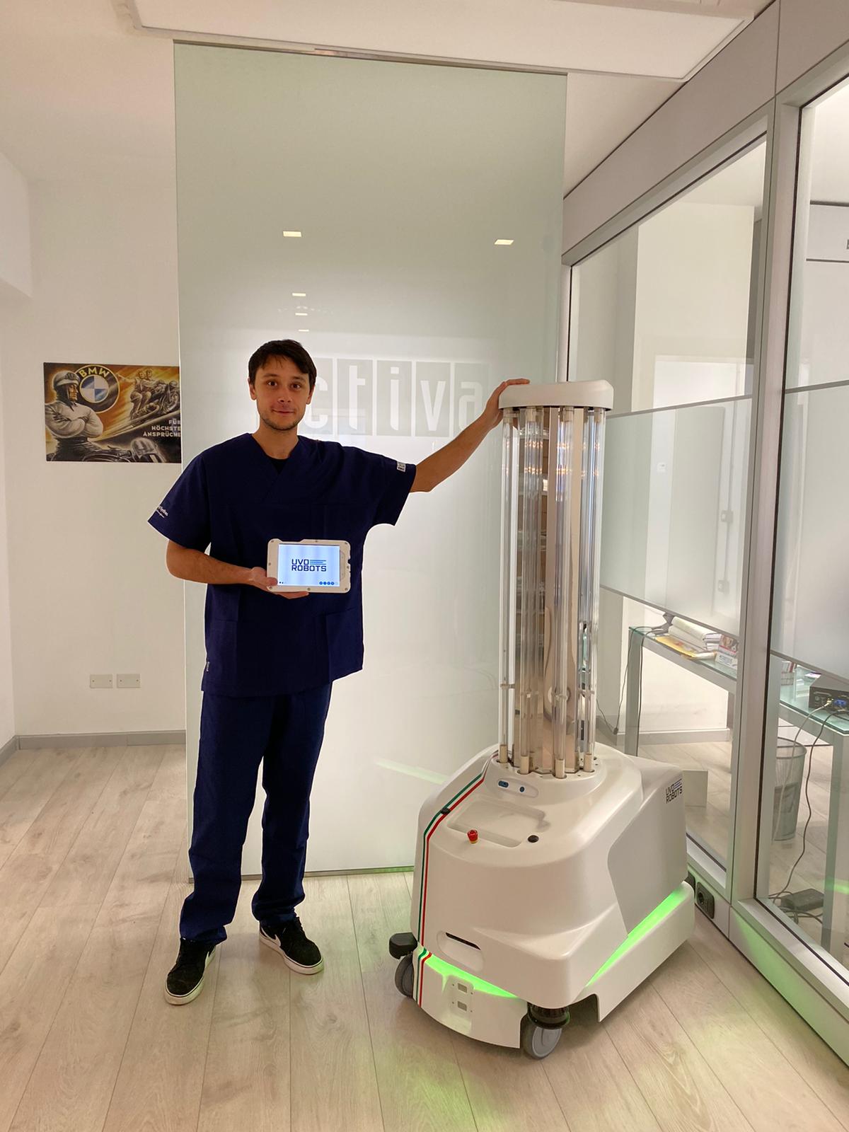 LOTTA AI BATTERI, AD ANCONA LA PRESENTAZIONE DEL ROBOT INTELLIGENTE CONTRO LE INFEZIONI IN CORSIA