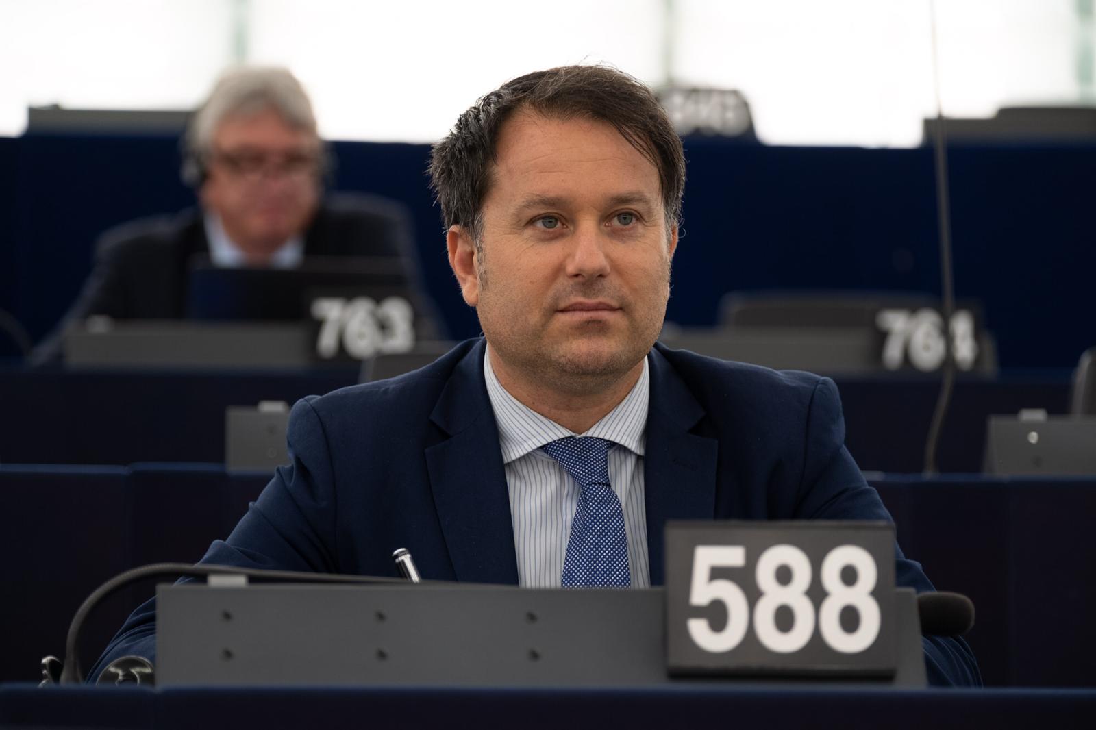 Pesca, Milazzo (PPE-FI): “La Commissione UE intervenga a salvaguardia del riccio di mare”