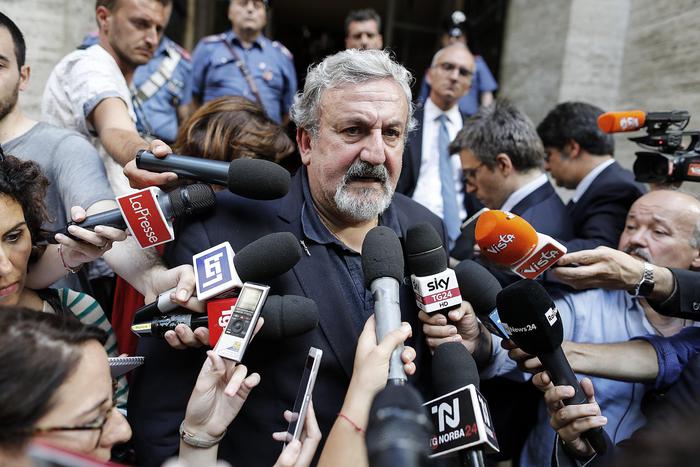 A. Mittal: Emiliano, fabbrica è illegale