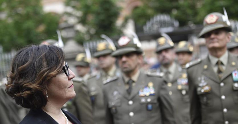 Alloggio di servizio, ancora polemiche su Trenta per il marito maggiore dell’esercito