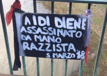 Ambulante ucciso, vandalizzata targa