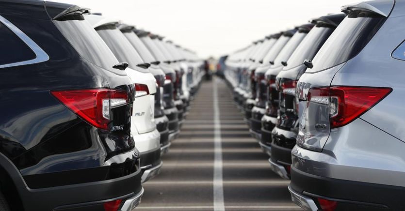 Auto aziendali, il governo riduce la stangata: tasse al 60%. Salve elettriche e ibride