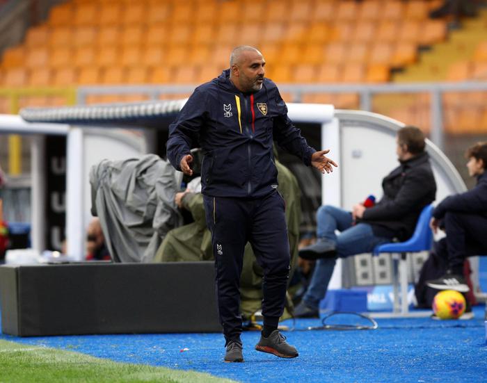 Calcio: il Lecce torna al lavoro, in sette lavorano a parte