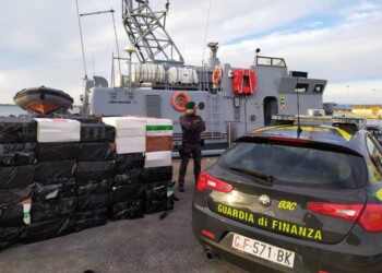 Contrabbando tabacchi: operazione Guardia di finanza, 17 arresti in Sicilia