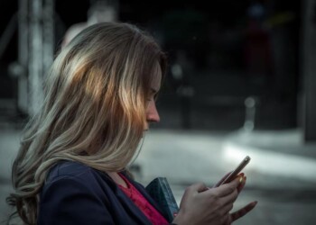 Cresce la parità su Internet, in rete il 48% delle donne