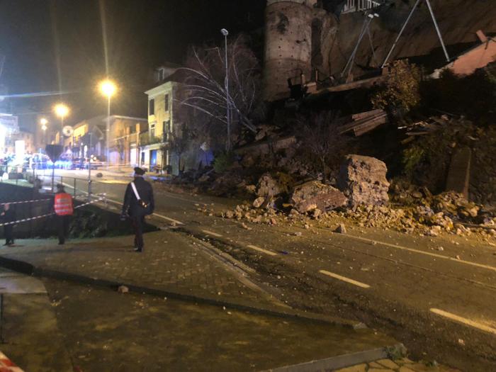 Crolla antico muraglione nell’Astigiano
