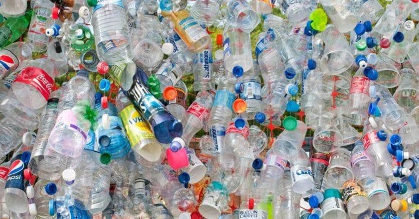 Dalla stretta sulle auto aziendali alla plastic tax, tutte le micro-tasse della manovra