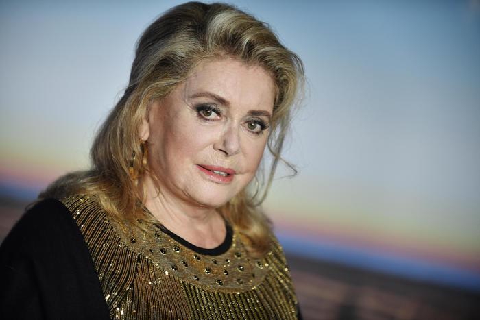 Deneuve colta da malore, ricoverata a Parigi