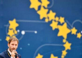 Ecco come Casaleggio ha trasformato i suoi interessi privati in agenda di governo