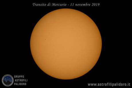 Ecco le immagini di Mercurio, un neo sul disco del Sole