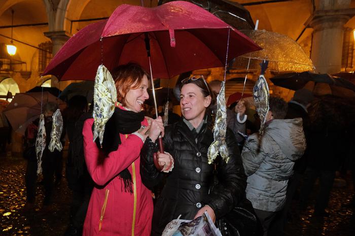 Flash mob sardine anche a Reggio Emilia