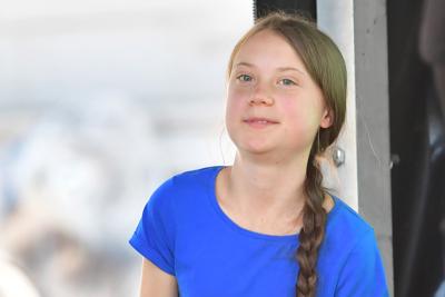 Greta salpa verso Madrid, un passaggio dagli ‘influencer della vela’ 