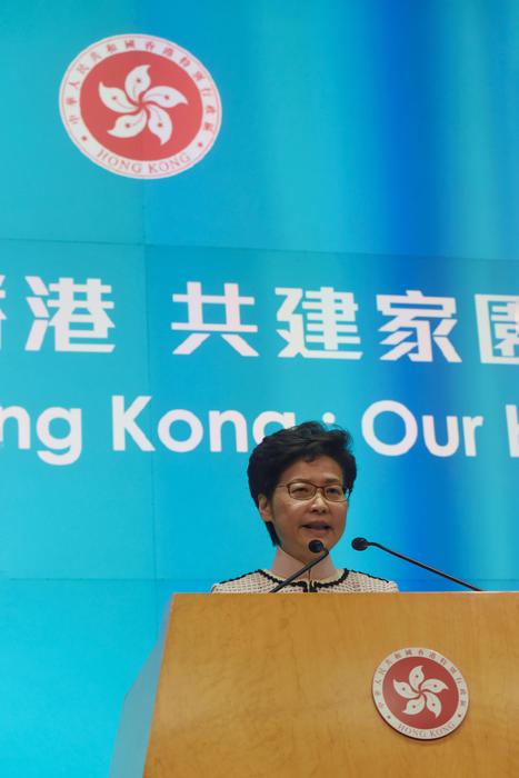 Hong Kong: Lam, prima lo stop a violenze