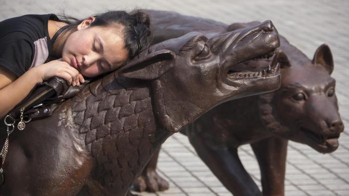 I lupi di Ruowang a Napoli, è la natura che si ribella all’uomo