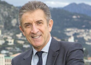 [Il commento] “Per mio padre internato nei campi di concentramento e per Liliana Segre”: il gesto di Ezio Greggio