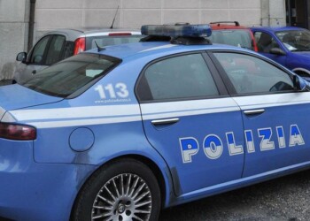 Controlli a Firenze quattro agenti feriti