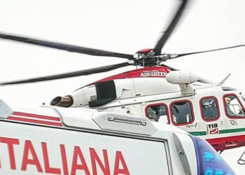 Investito da auto, gravissimo bimbo