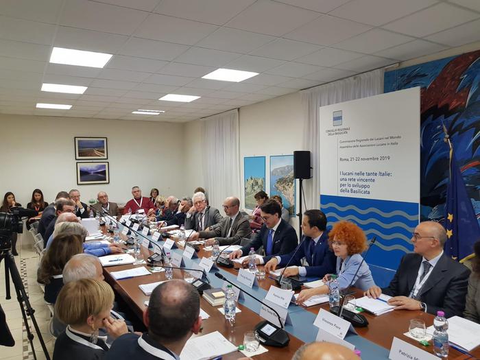 Lucani mondo: “Tracciare nuovi percorsi”