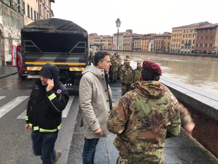 Maltempo: Normale Pisa, allievi mettono in salvo biblioteca