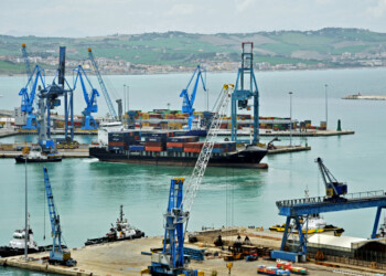 Marittimo ustionato da acido solforico