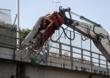 Raggi, demolita tangenziale vicino Verano