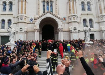 Reggio C.,Applausi funerali Nino Candido