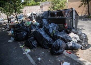 Rifiuti: Utilitalia, in Italia pochi impianti e troppa discarica 