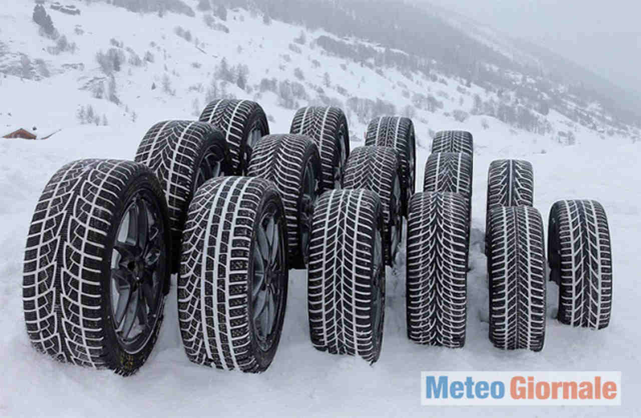 Scattato obbligo di gomme invernali o catene da neve. Le multe previste