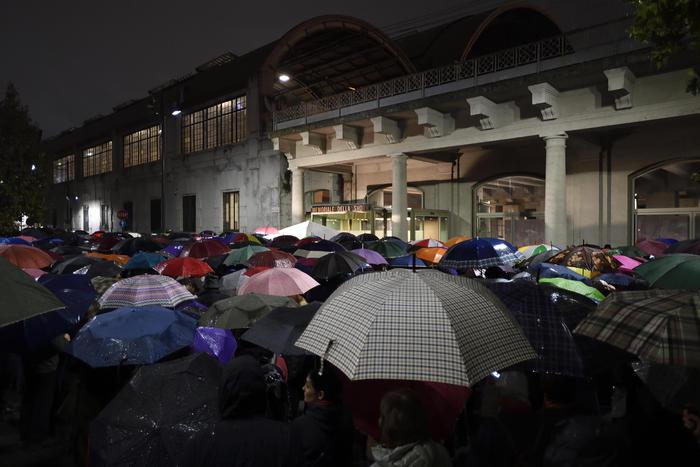 Segre: in tanti al presidio a Milano, solidarietà alla senatrice