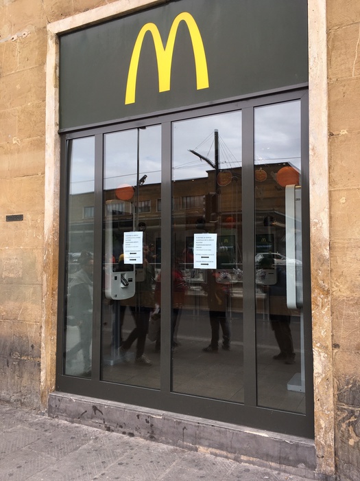Sospesa licenza a un McDonald’s Firenze