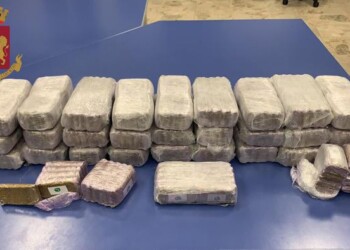 Spacciano hashish e GH, cinque arrestati