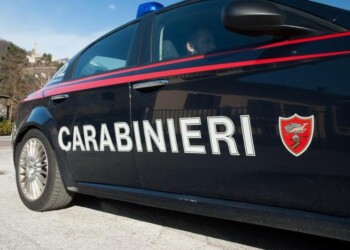 Tenta di accendere stufa a legna, anziana muore tra le fiamme