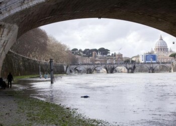 Tevere sorvegliato, banchine chiuse