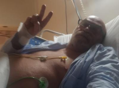 Toni Capuozzo e il selfie in ospedale: “Cuore malandato ma fuori pericolo” 