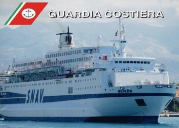 Traghetto per Albania fermato a Bari
