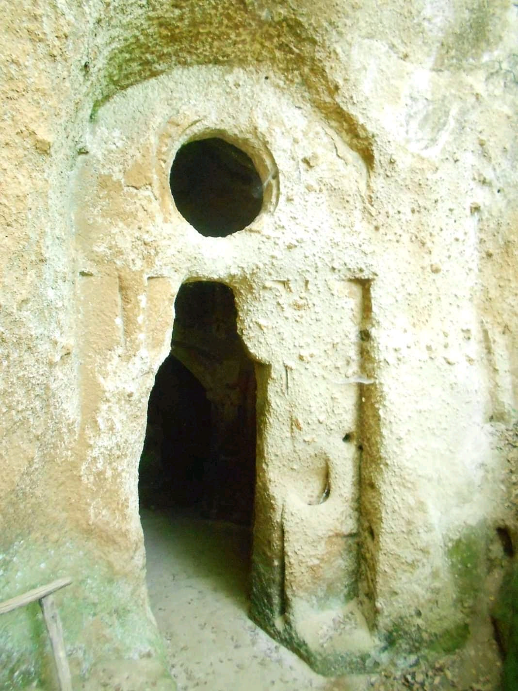 Camminiamo lungo l’Italia – tra Piramidi Etrusche, sculture naturali, antichi villaggi agro – pastorali del ‘400 – eremi sui fiumi, tradizioni e feste per una grande Domenica, per tutti