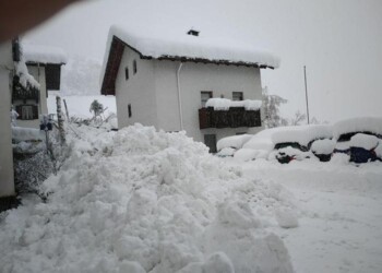 Valanga su case in Val Martello, isolata l’intera valle