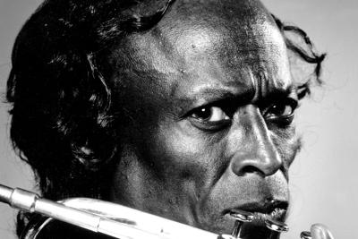 Venduta all’asta la mitica tromba blu di Miles Davis 