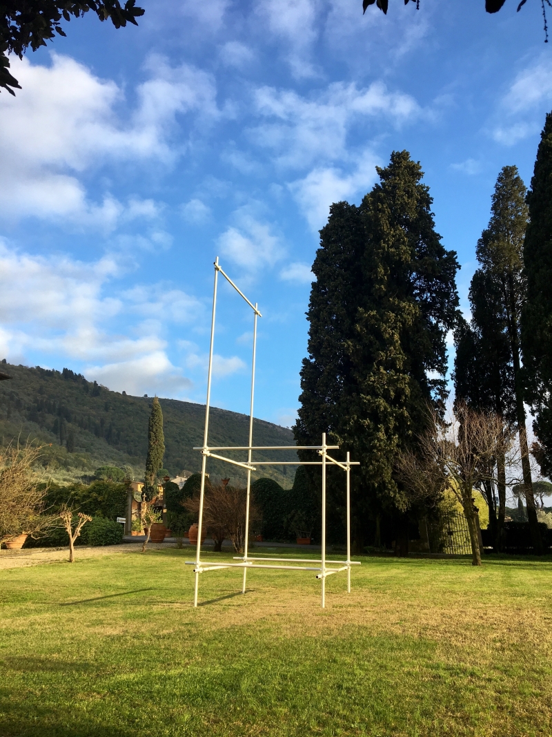 La mega sedia di Qiu Yi a Prato