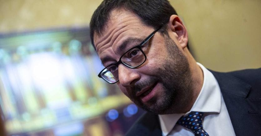 Alitalia, Patuanelli: non vogliamo regalarla a Lufthansa