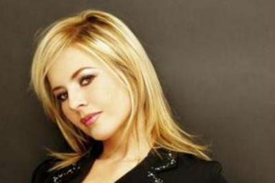 Antonella Elia concorrente ufficiale del ‘Gf Vip’, Malgioglio: ”Ne uscirà con ossa rotte”  