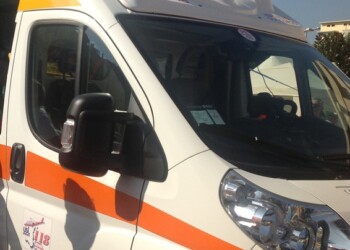 Auto contro albero, muore 20enne a Roma