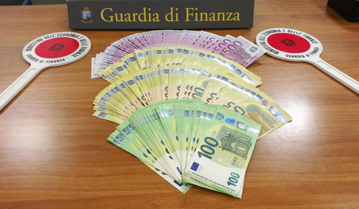 Automobilista fermato a Vipiteno con 95.000 euro