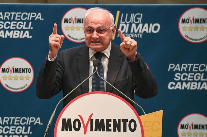 Banche, Lannutti: faccio passo indietro