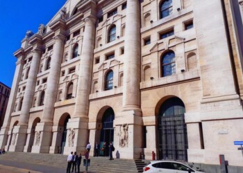 Borsa: Milano apre in rialzo (+0,51%)