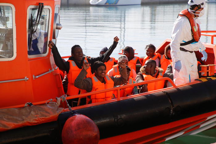 Circa 300 migranti salvati in Spagna
