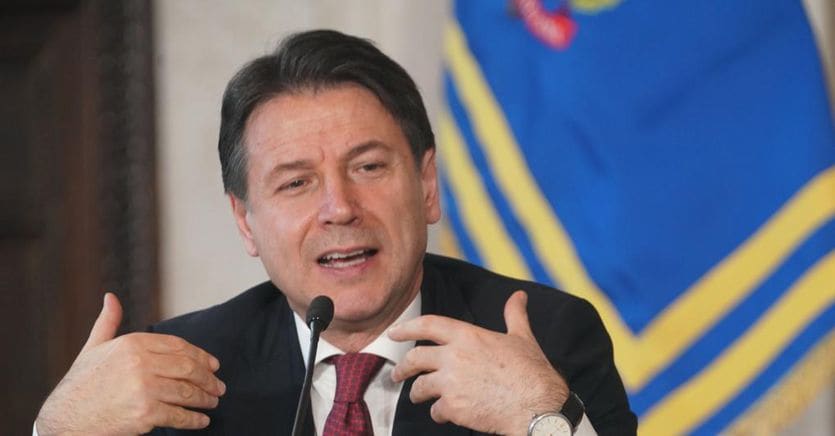 Conte: «Resterò in politica». Ma ora si apre nuovo fronte sulla revisione del reddito
