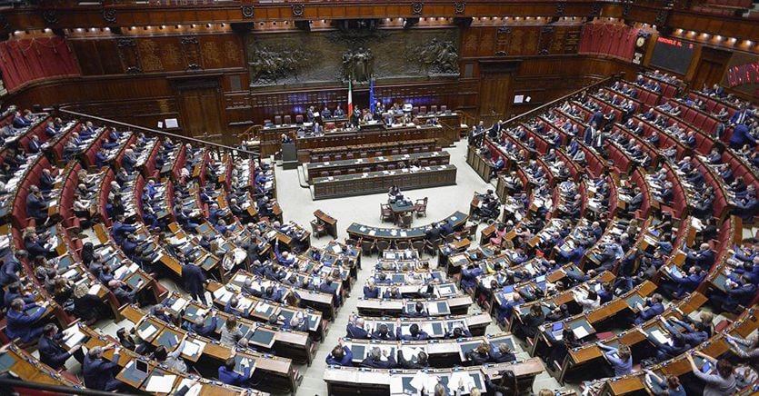 Dl fisco, nodo appalti e manette agli evasori: dal 730 a settembre alle multe per il Pos, le norme approvate