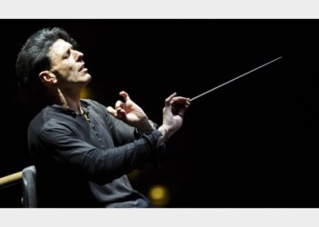 Ezio Bosso senza filtri la sera di Natale: “La bacchetta maschera il mio dolore”